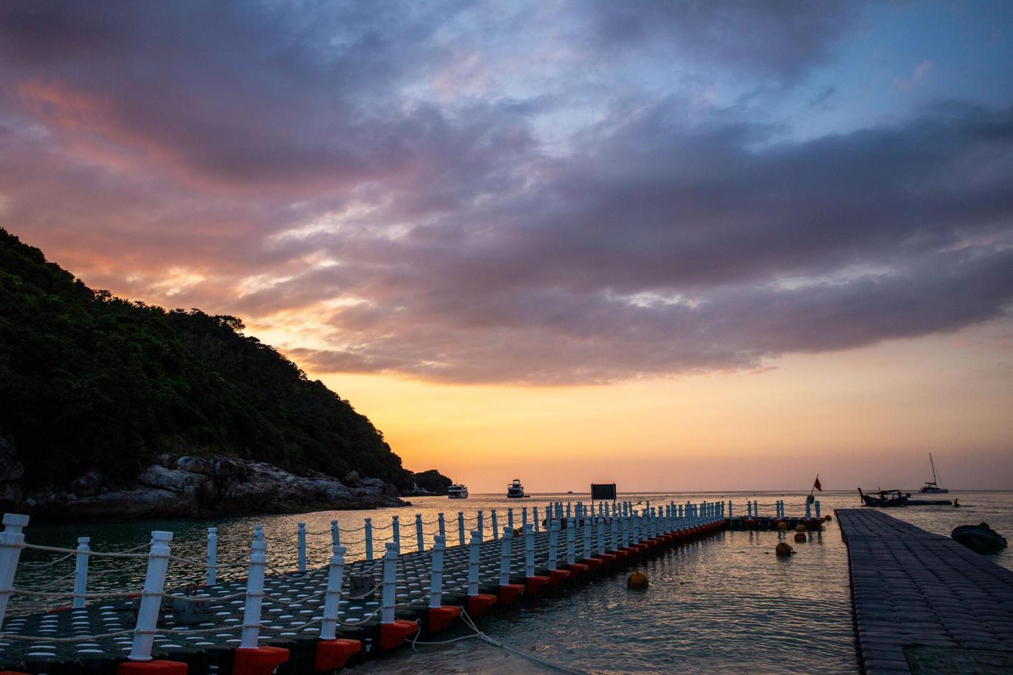 Ban Raya Resort And Spa Koh Racha Yai Exterior photo